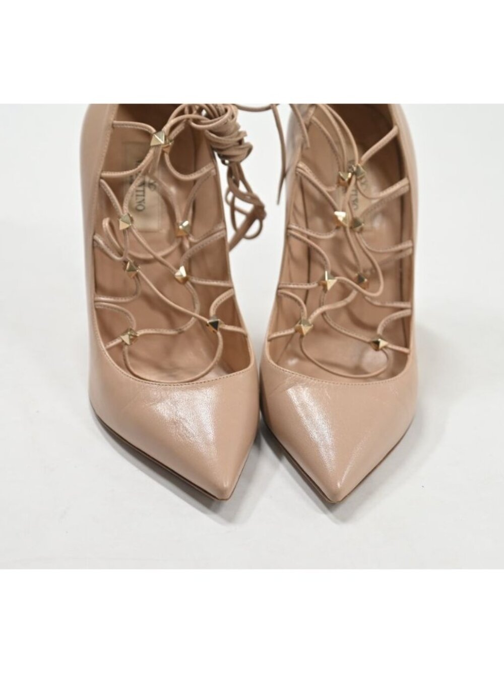 Valentino Garavani Rockstud Lace-Up Pumps in Tan Leather - Picture 3 of 8